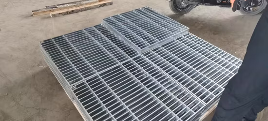 Hot DIP Galvanized Standard Plain Serrated Steel Grating for Platform Walkway with CE